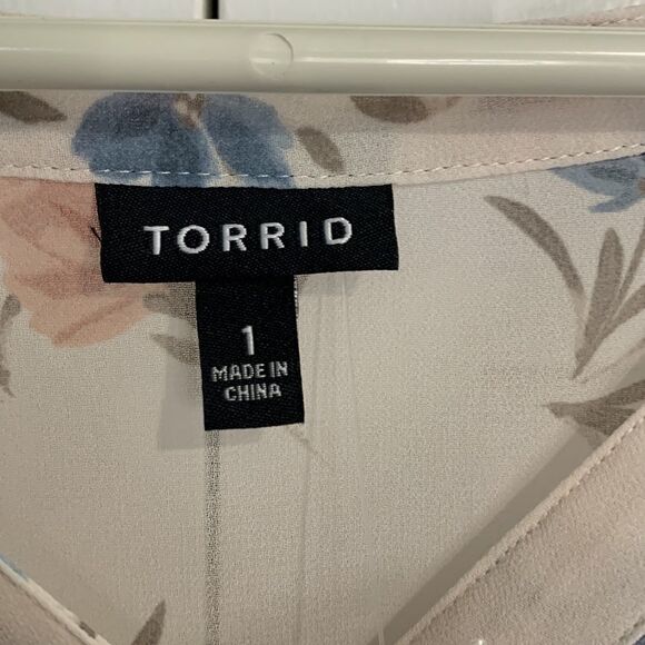 Torrid 1 cream color Lexie 3/4 sleeve chiffon Hi-low - Picture 7 of 12